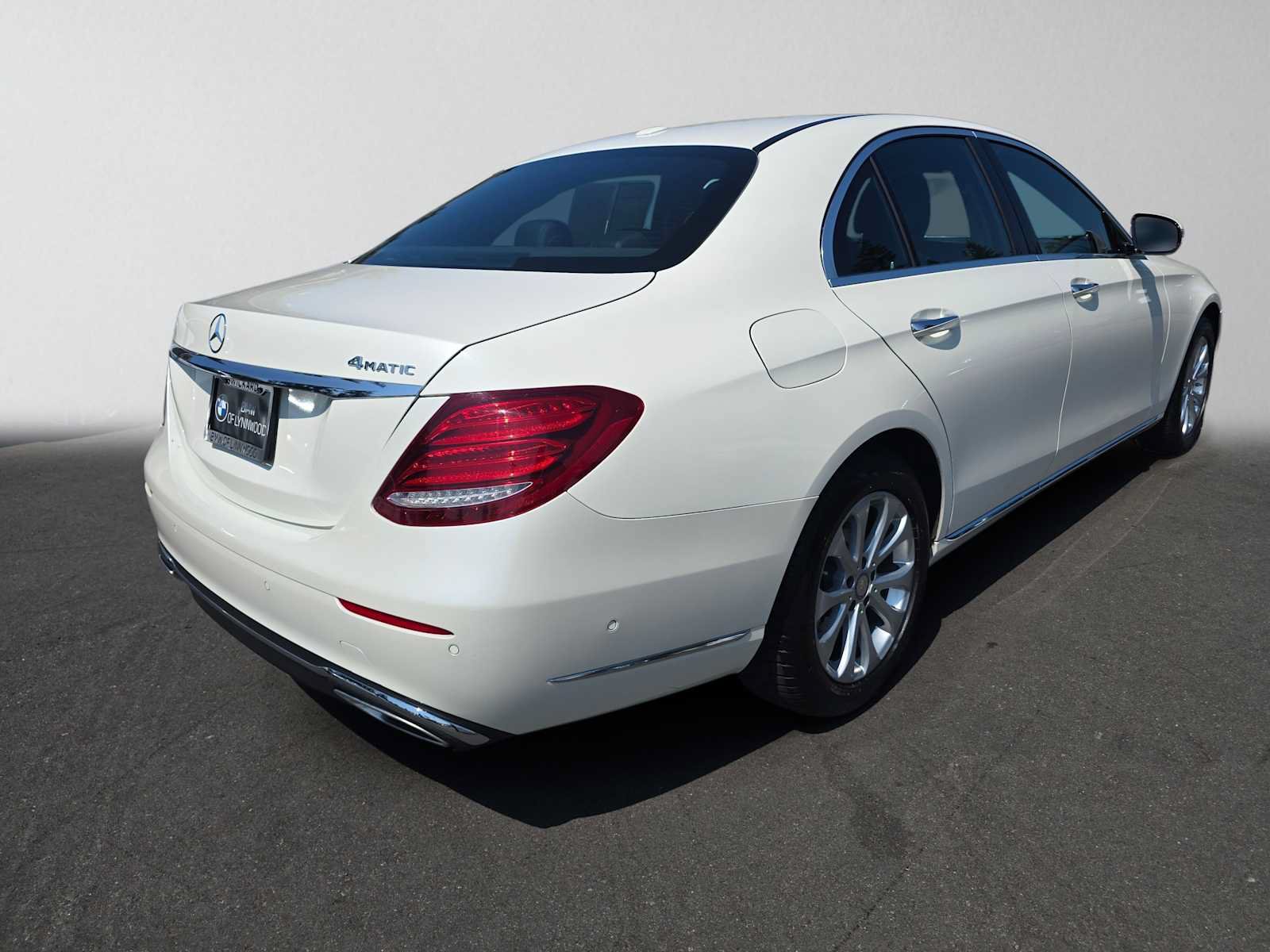 Used 2017 Mercedes-Benz E 300 4MATIC image 3