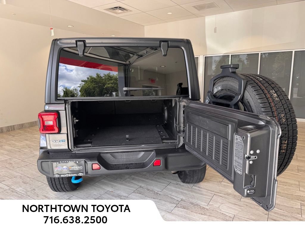 Used 2023 Jeep Wrangler Unlimited Sahara w/ Cold Weather Group AWD/4WD image 18