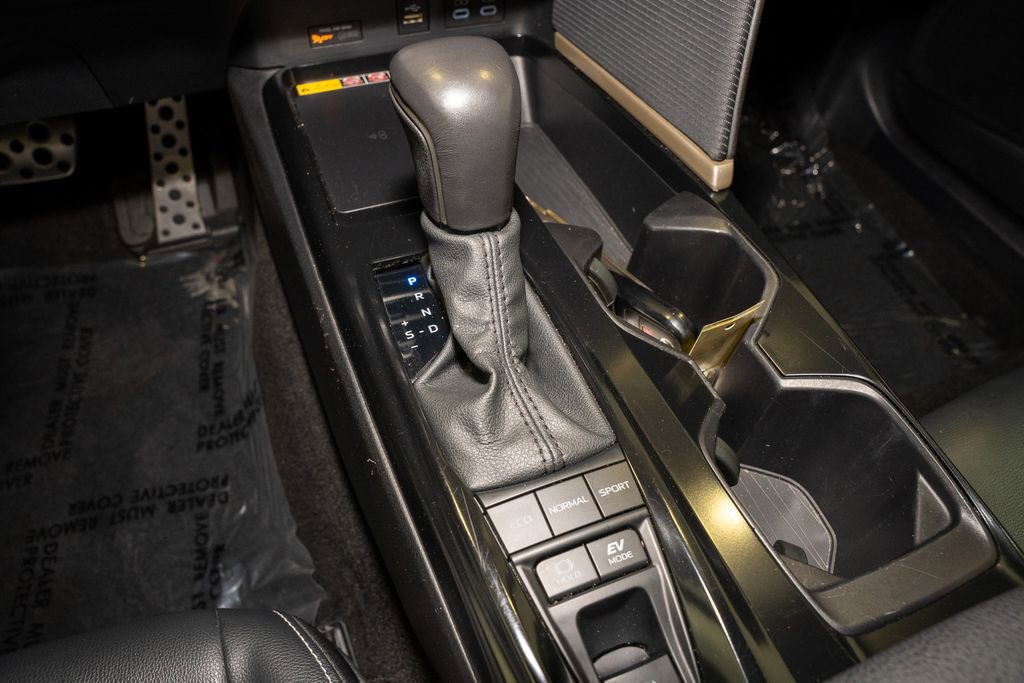 Used 2025 Toyota Camry SE image 14