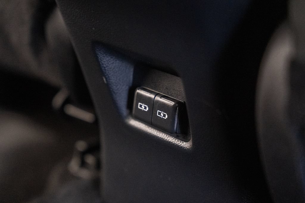 Used 2025 Toyota RAV4 XLE AWD/4WD image 30