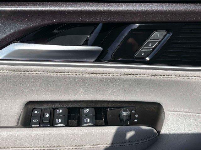 Used 2023 Jeep Wagoneer 4WD w/ Convenience Group I image 15