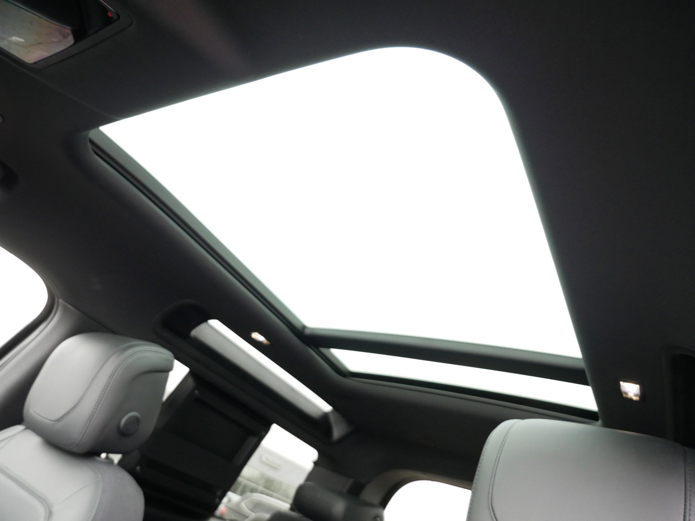 Used 2023 Land Rover Defender 90 X image 33