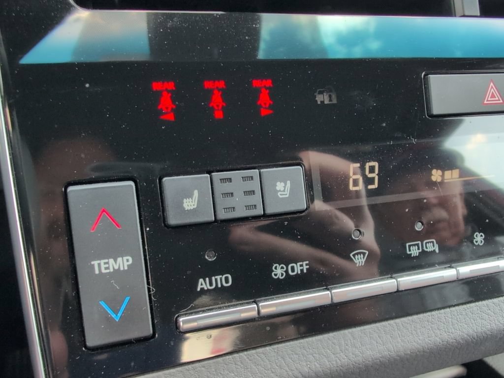 Used 2021 Toyota Avalon Limited w/ Advanced Safety Package FWD image 14