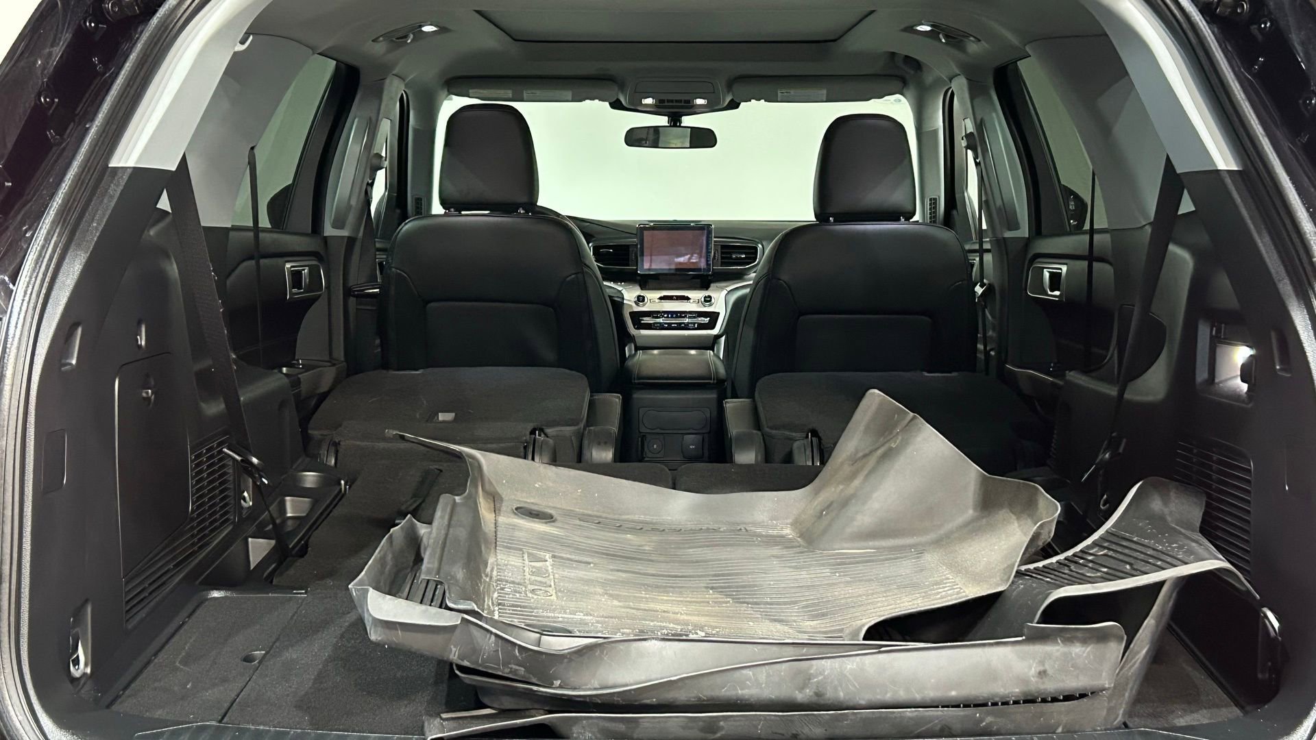 Used 2023 Ford Explorer XLT w/ Equipment Group 202A AWD/4WD image 38