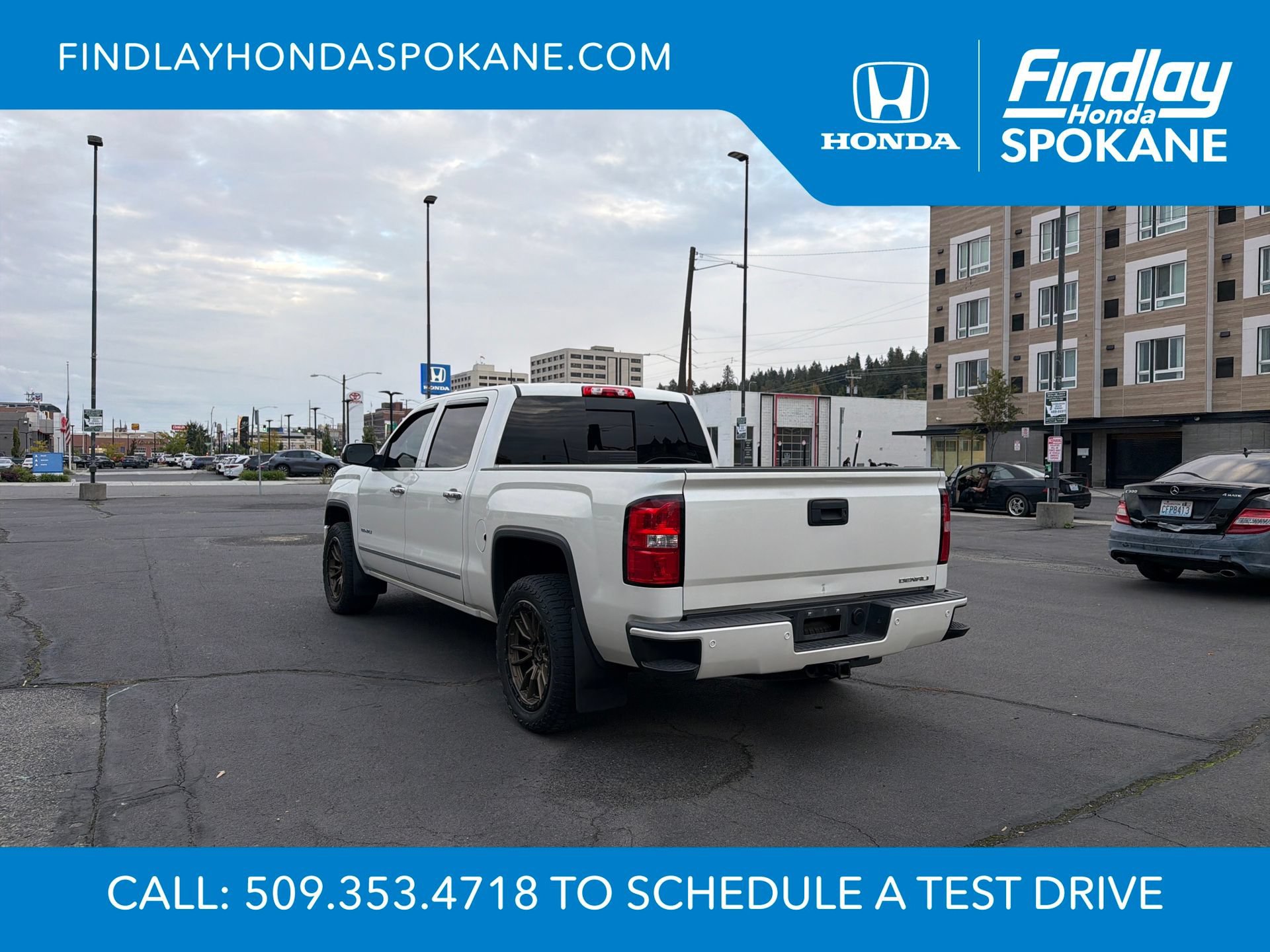 Used 2015 GMC Sierra 1500 Denali w/ Driver Alert Package AWD/4WD image 3