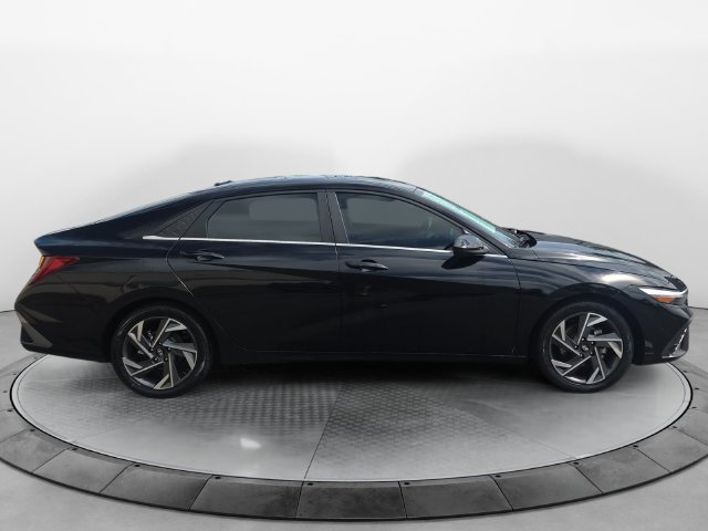 Used 2024 Hyundai Elantra SEL w/ Convenience Package FWD image 6