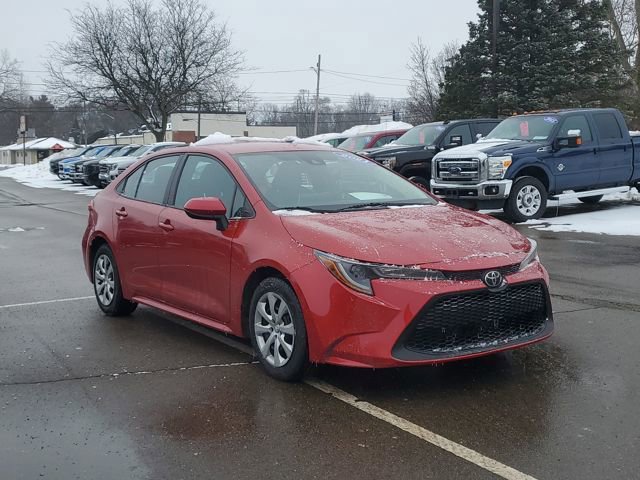 Used 2021 Toyota Corolla LE image 3