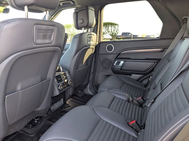 Used 2025 Land Rover Discovery Metropolitan Edition image 12