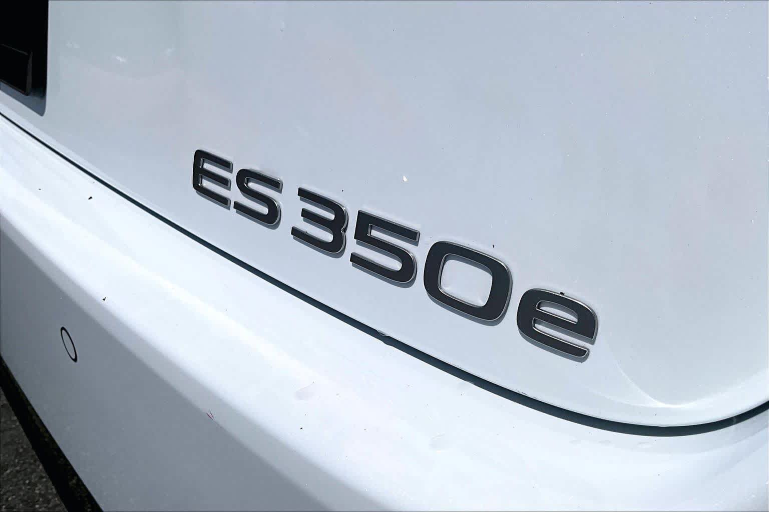 New 2026 Lexus ES 350e w/ Convenience Package FWD image 8