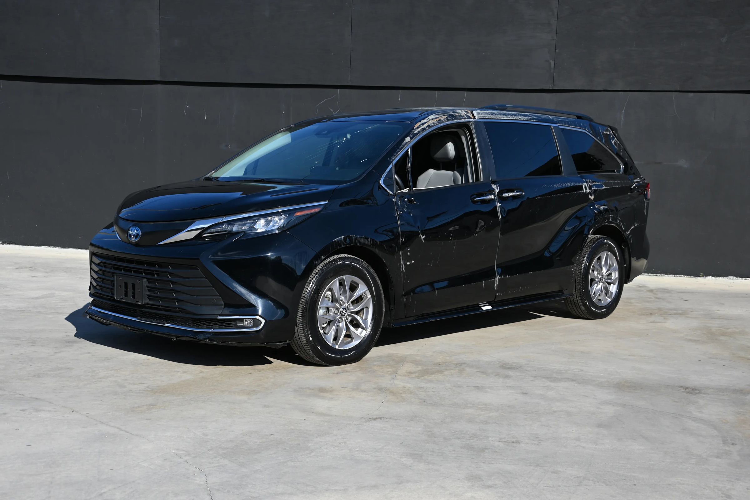 Used 2024 Toyota Sienna XLE video 2