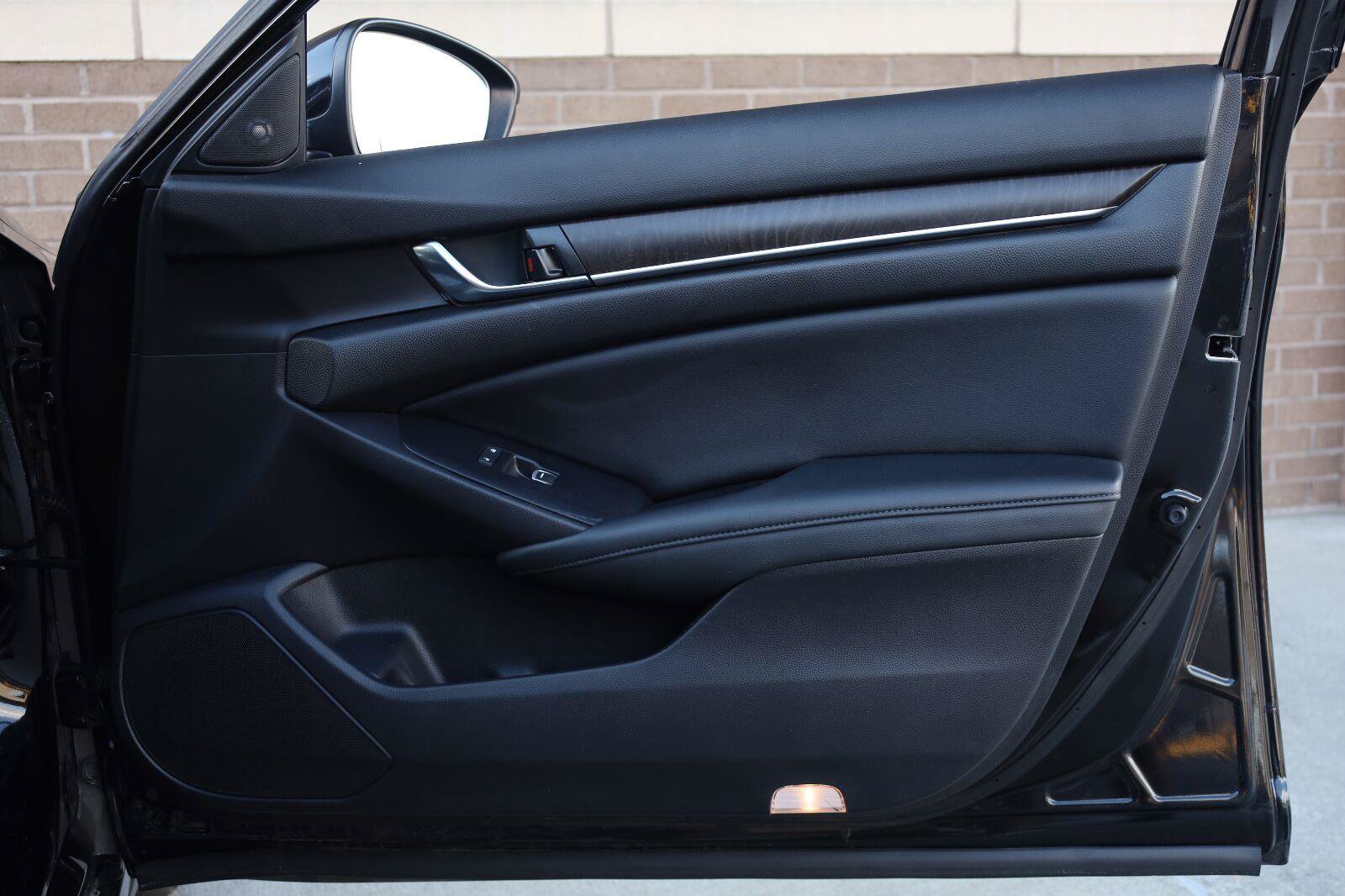 Used 2021 Honda Accord Touring image 25