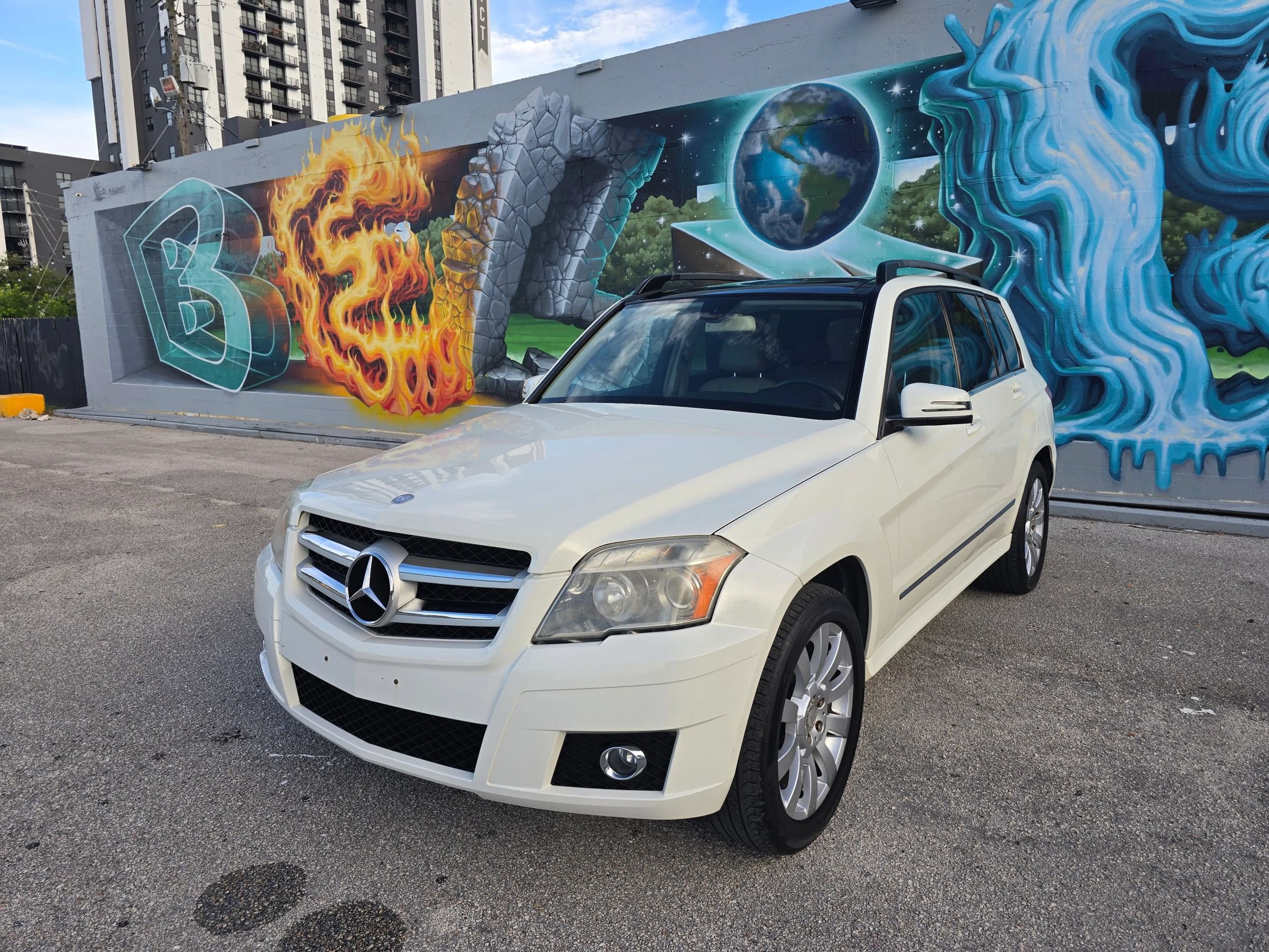 Used 2011 Mercedes-Benz GLK 350 4MATIC image 2