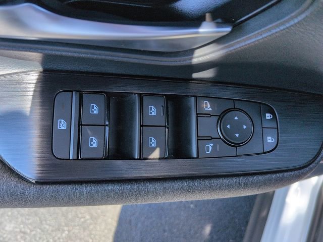 Used 2025 Nissan Kicks SV AWD/4WD image 14