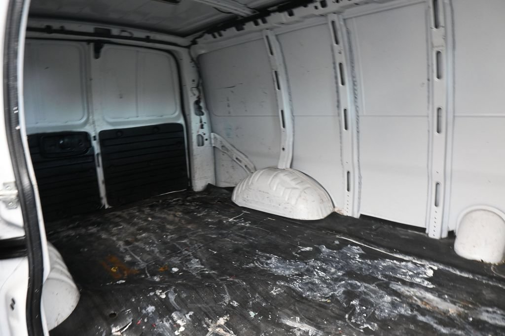 Used 2018 Chevrolet Express 2500 RWD image 24