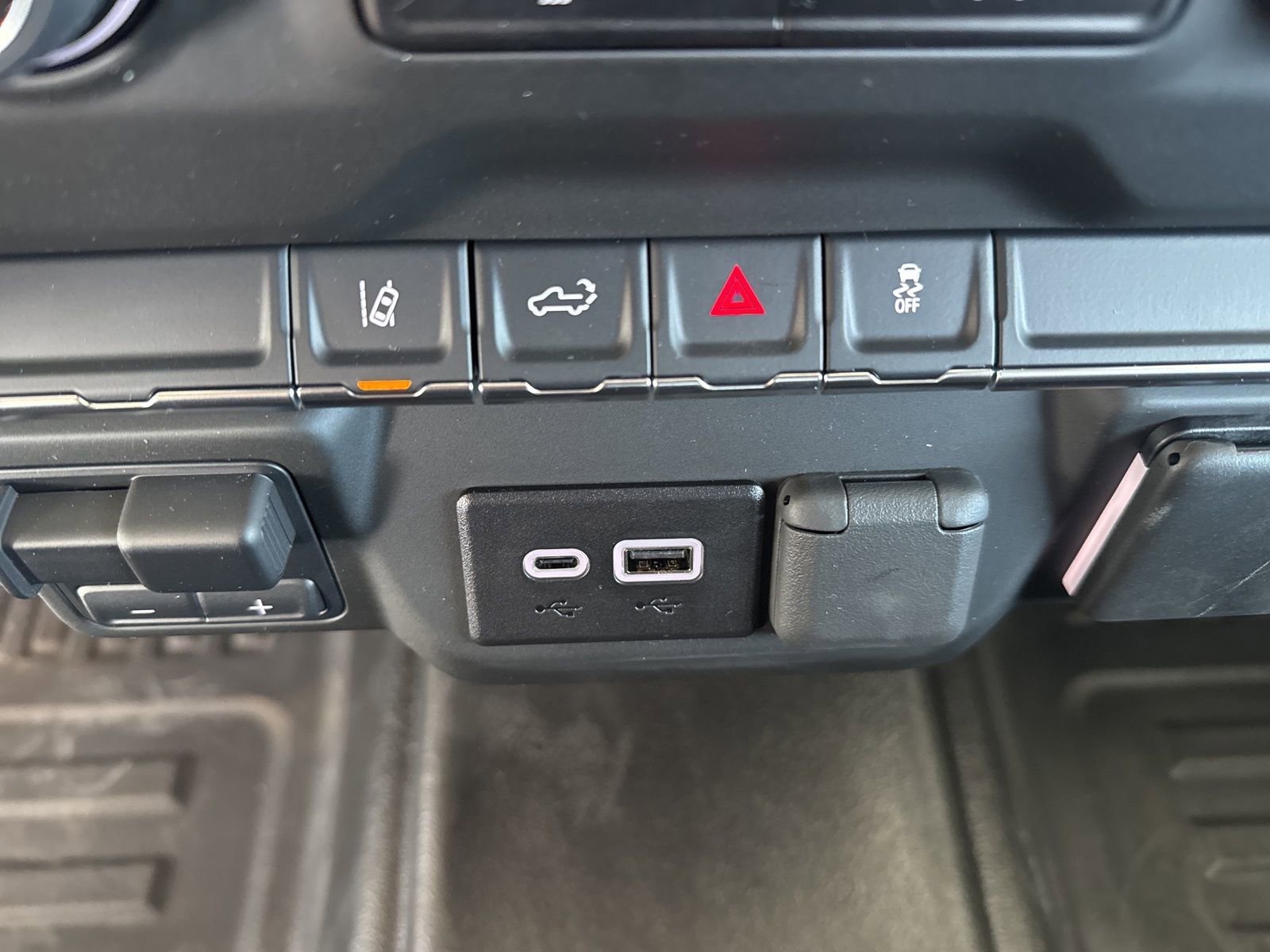 New 2025 Chevrolet Silverado 3500 W/T image 26