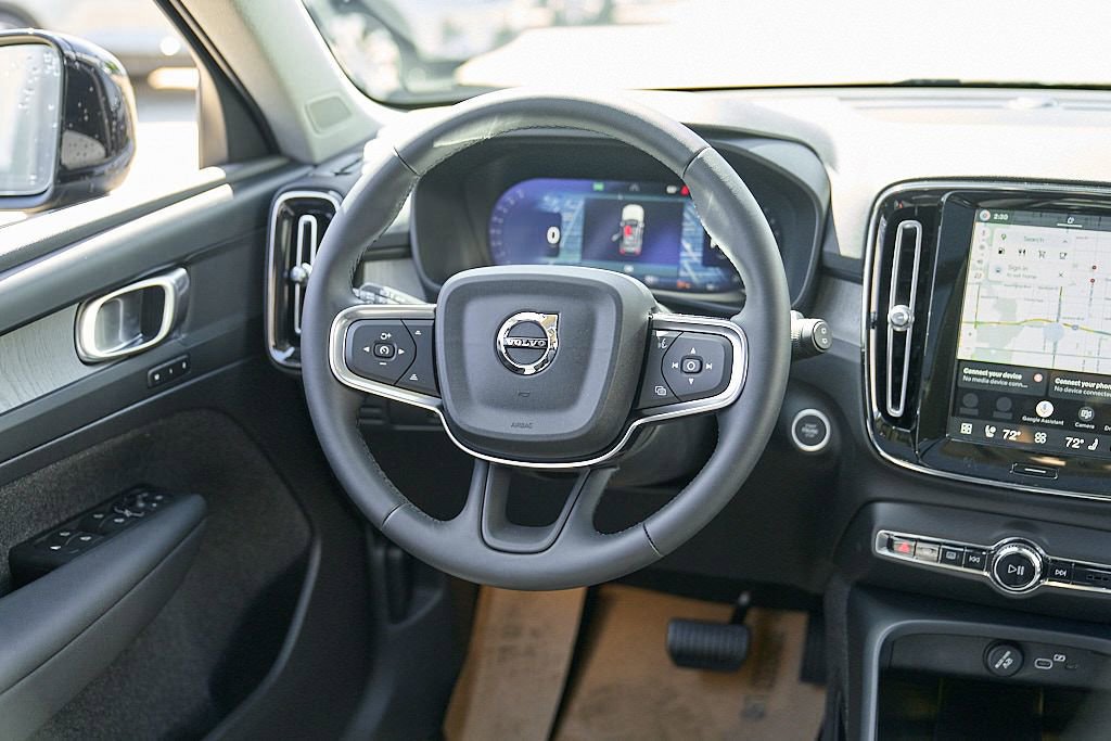 New 2026 Volvo XC40 B5 Plus AWD/4WD image 25