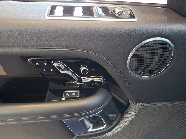 Used 2020 Land Rover Range Rover HSE image 11
