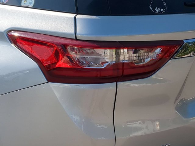 Used 2021 Chevrolet Traverse LS FWD image 13