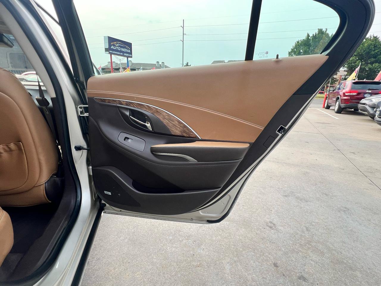 Used 2014 Buick LaCrosse Leather w/ Driver Confidence Package FWD image 32