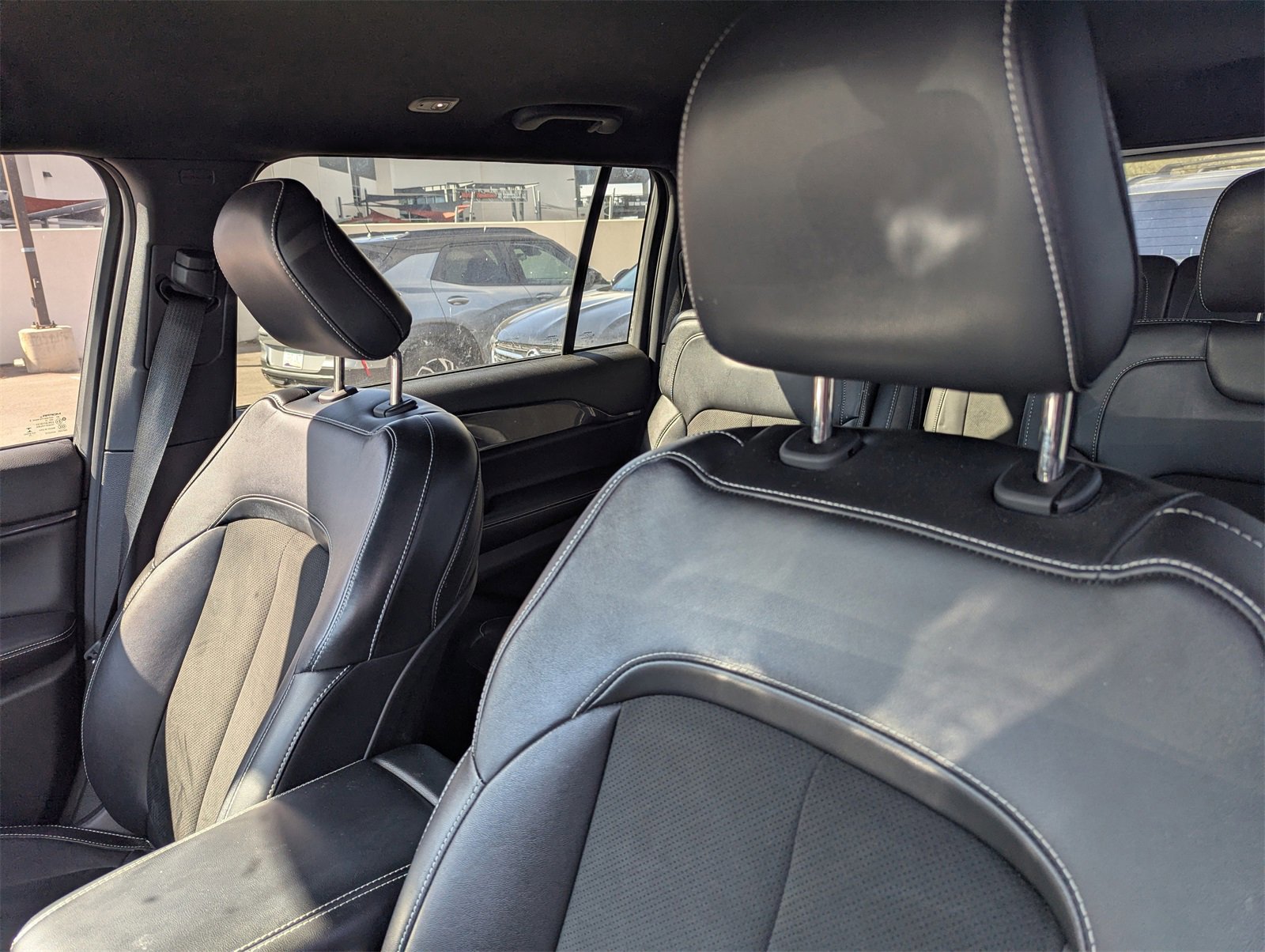 Used 2022 Jeep Grand Cherokee L Laredo image 7