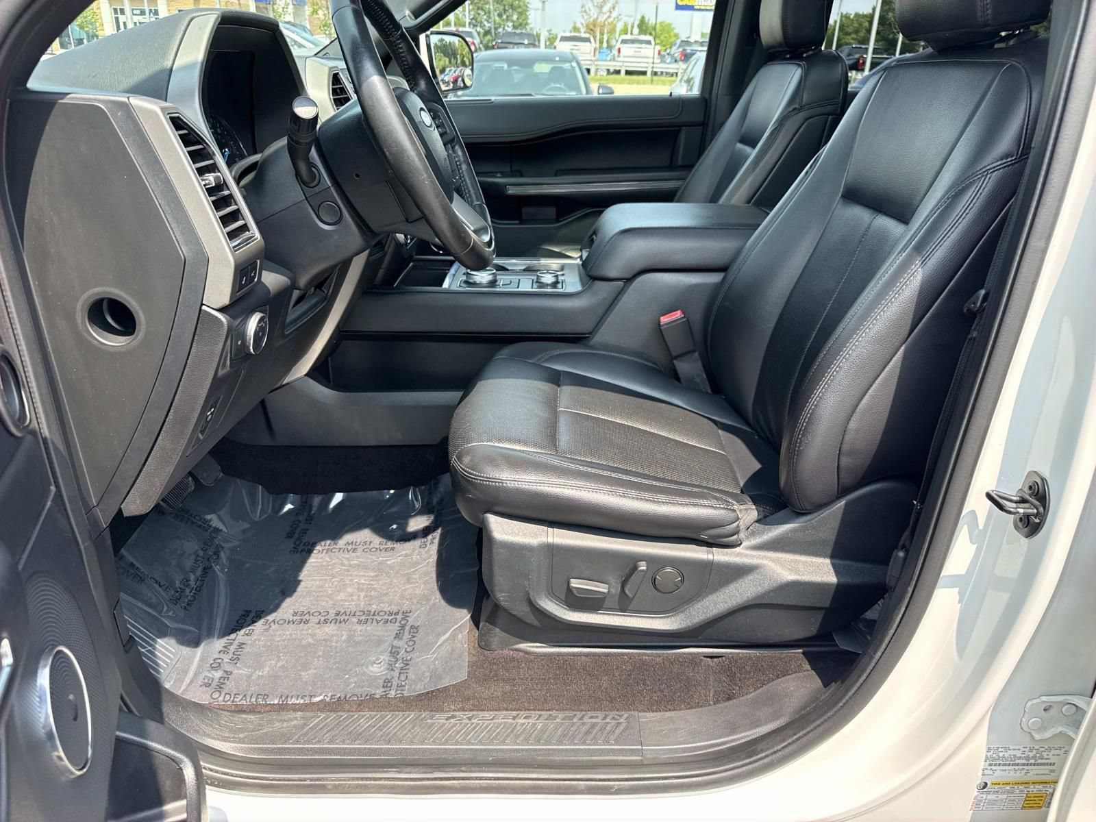 Used 2020 Ford Expedition XLT w/ Equipment Group 202A AWD/4WD image 29