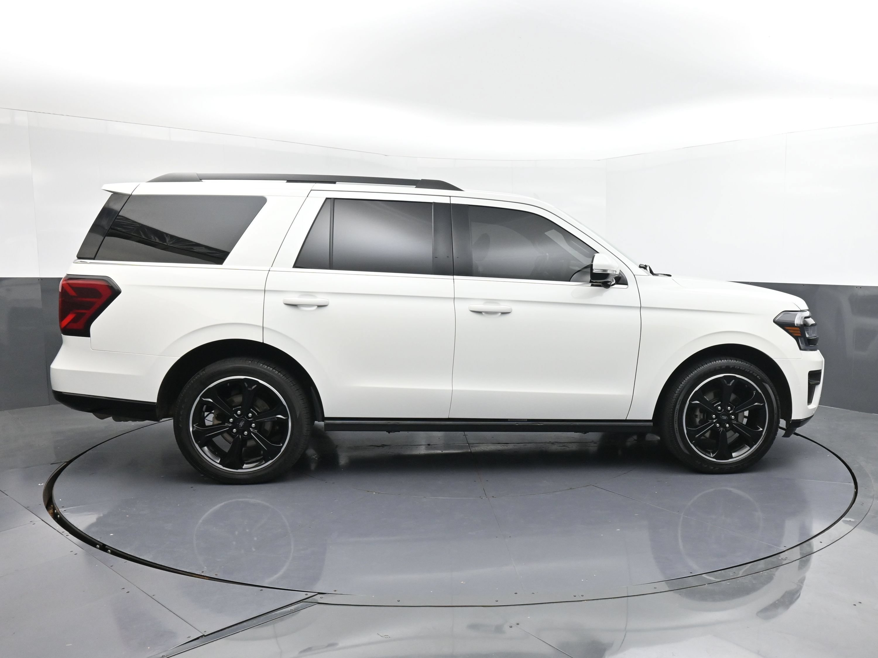 Used 2023 Ford Expedition Limited RWD image 9