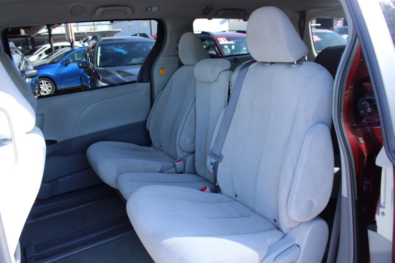 Used 2011 Toyota Sienna LE FWD image 13