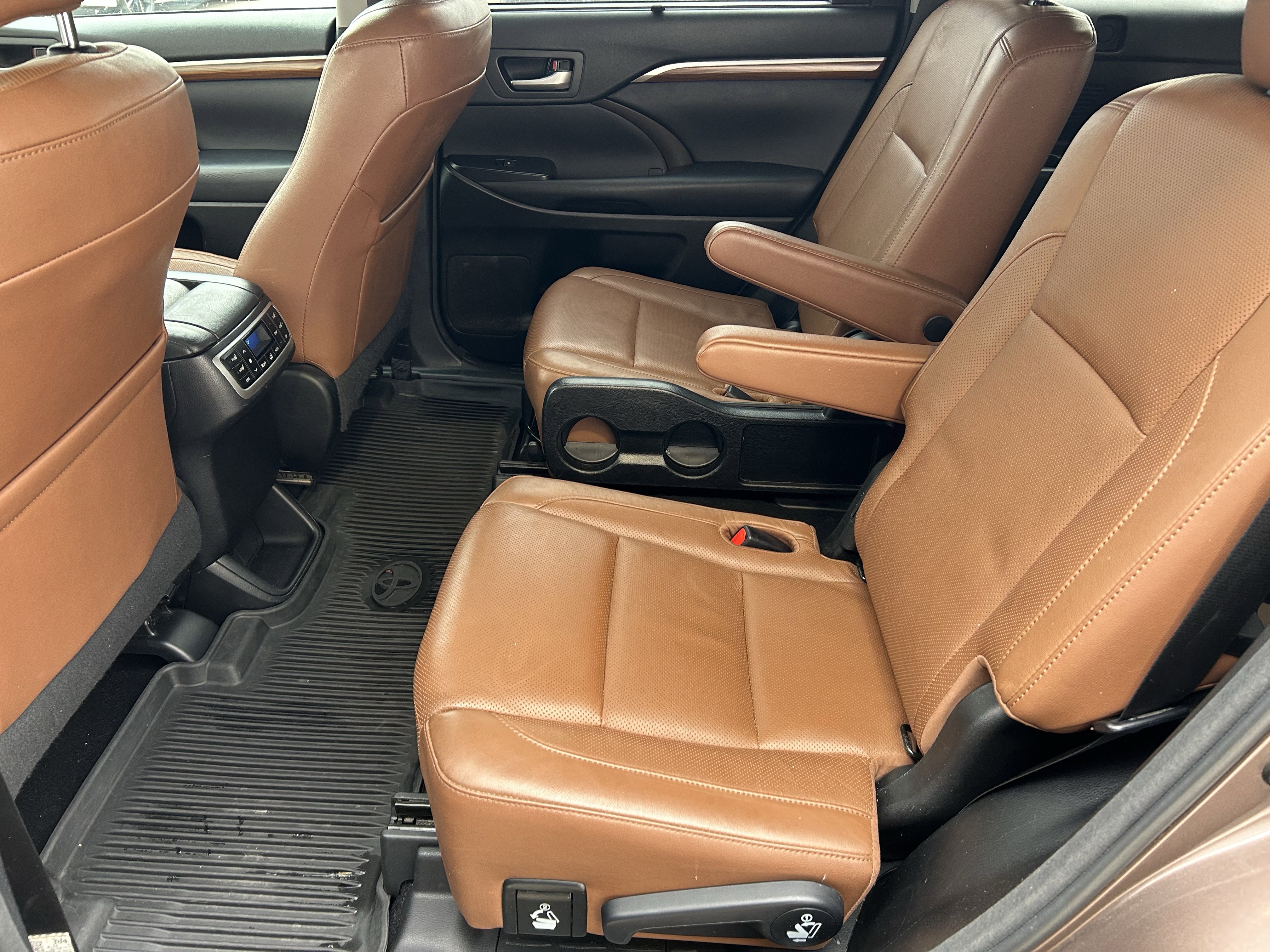 Certified 2018 Toyota Highlander Limited Platinum image 19