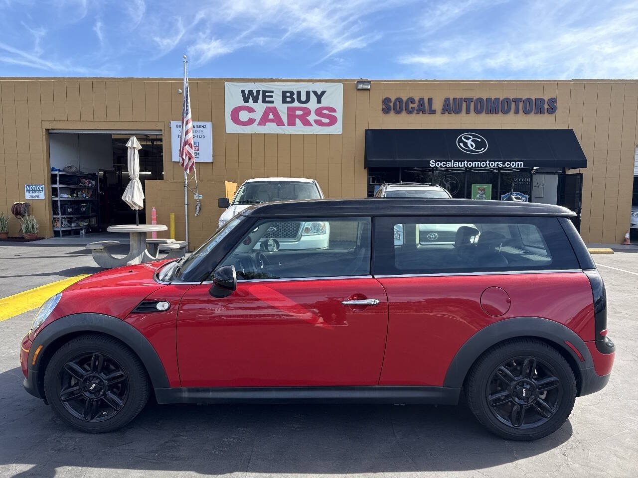 Used 2014 MINI Cooper Clubman FWD image 2