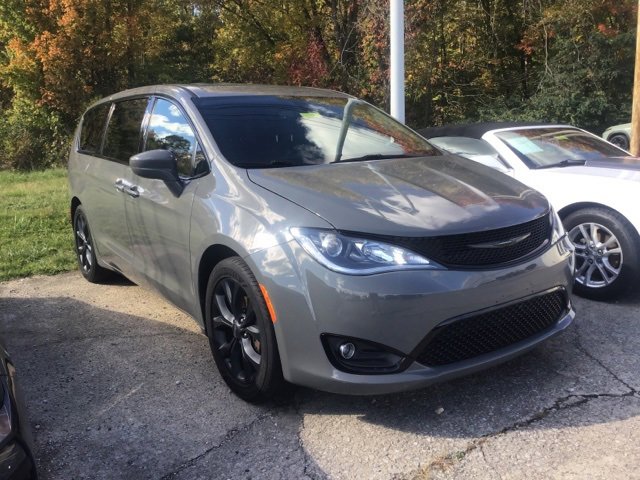 Used 2020 Chrysler Pacifica Touring w/ S Appearance Package