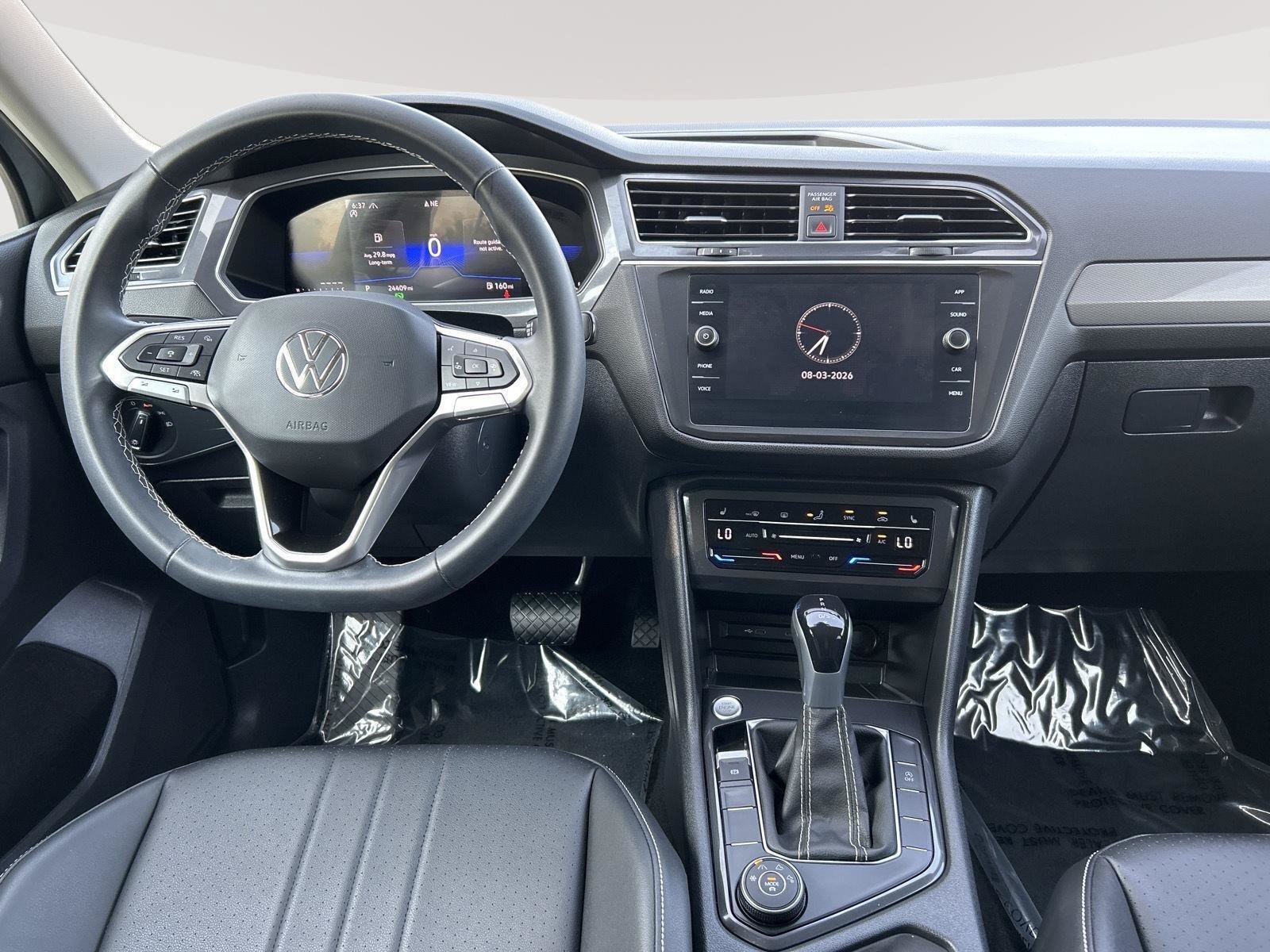 Used 2023 Volkswagen Tiguan SE AWD/4WD image 10