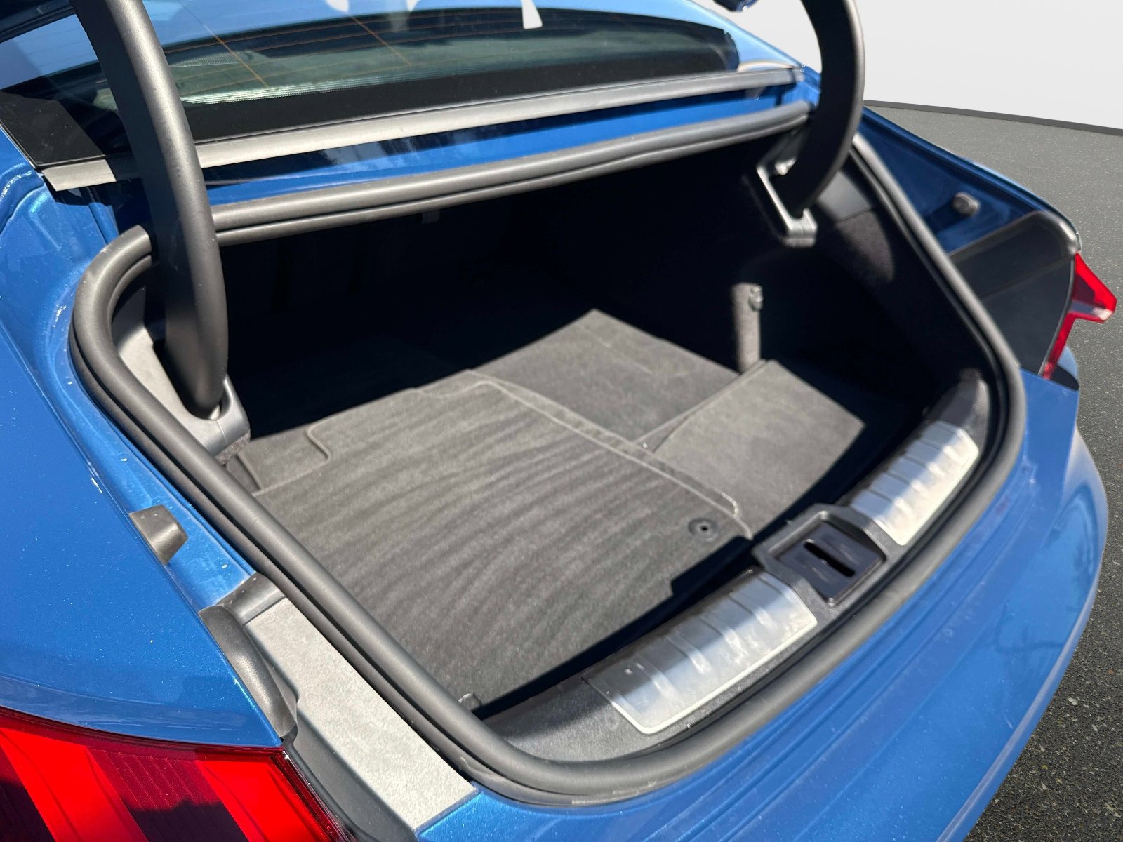 Used 2022 Audi RS e-tron GT w/ Carbon Performance Package image 10