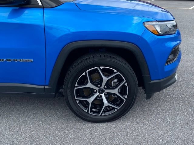 Used 2025 Jeep Compass Limited AWD/4WD image 10