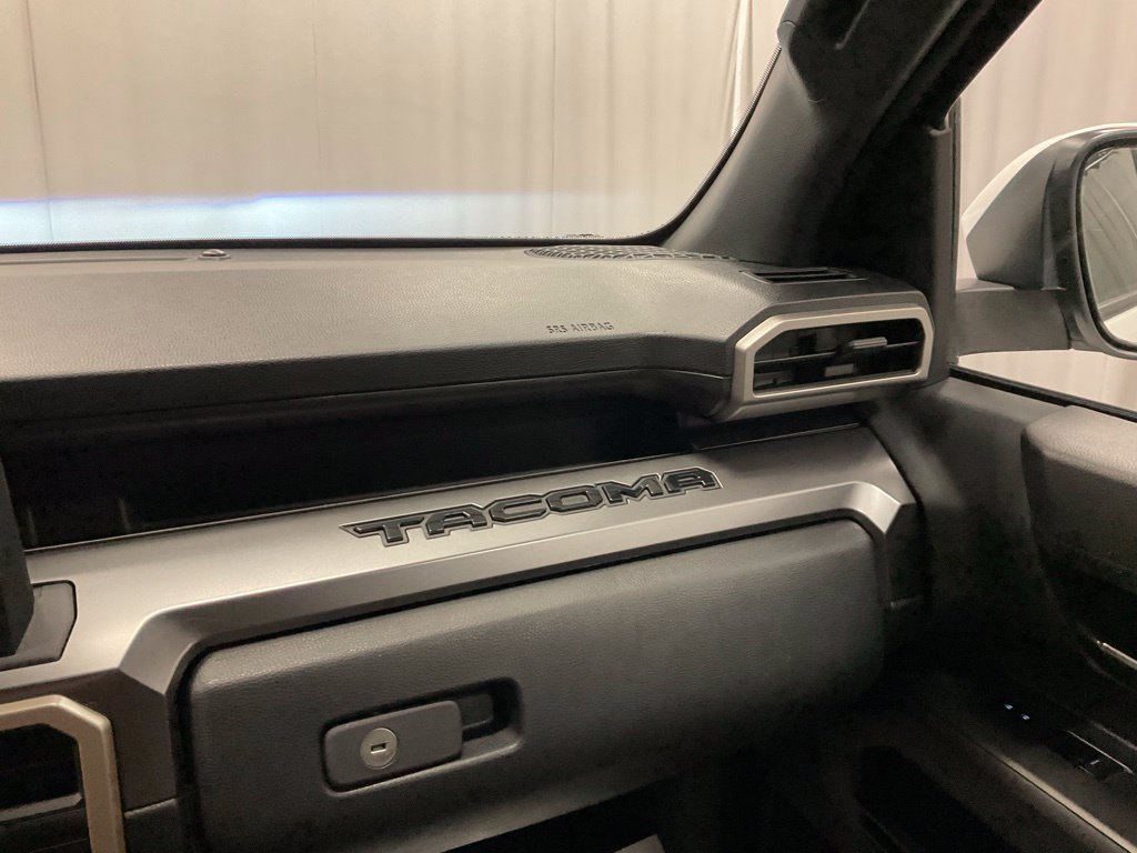 Used 2025 Toyota Tacoma SR5 AWD/4WD image 27