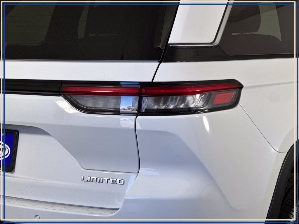 Used 2026 Jeep Grand Cherokee Limited AWD/4WD image 9