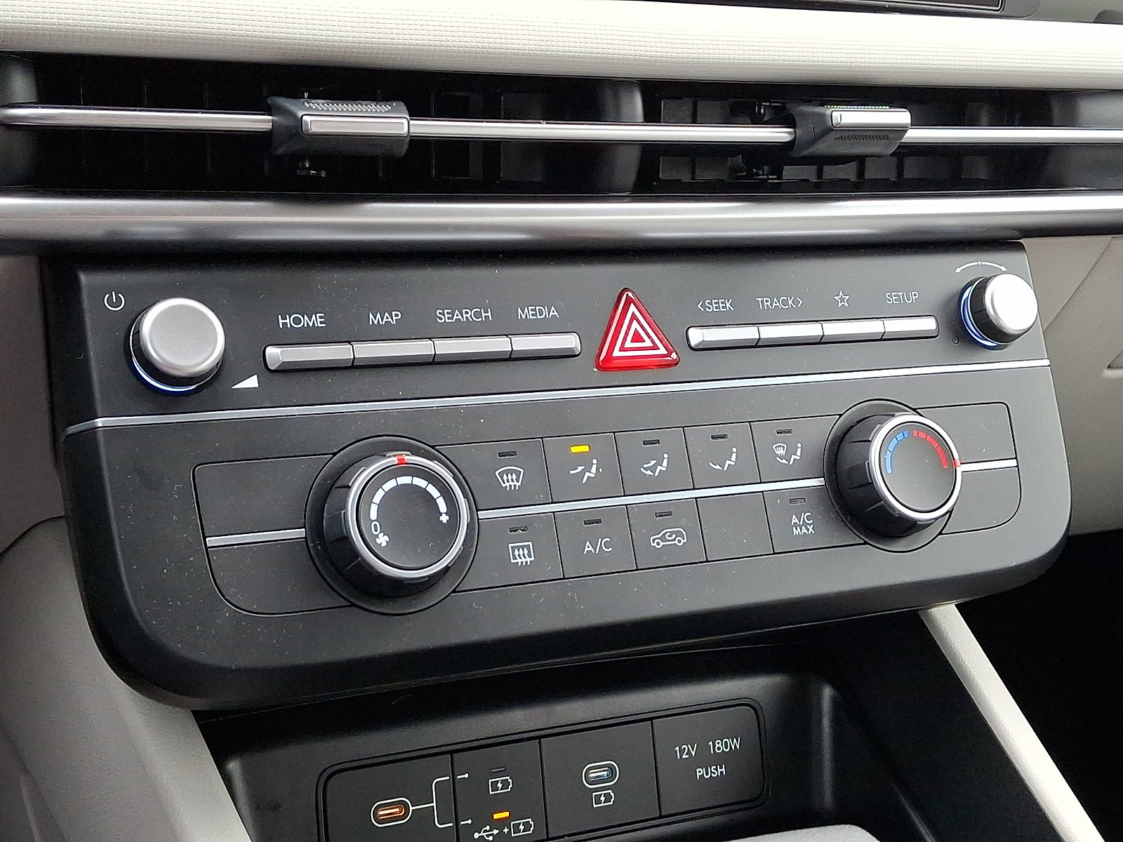 Used 2025 Hyundai Tucson SE image 15