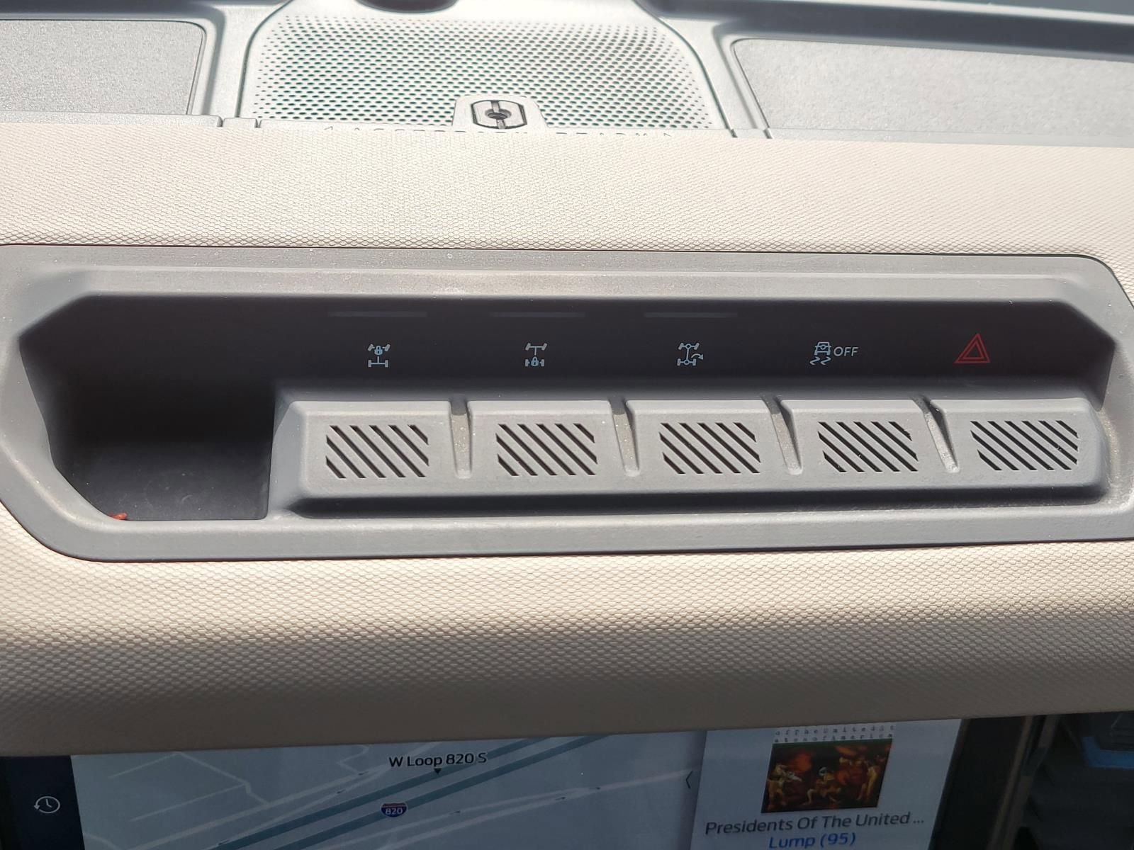 Used 2023 Ford Bronco Wildtrak image 14