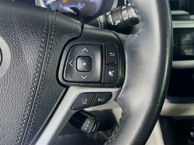 Used 2019 Toyota Highlander XLE FWD image 18