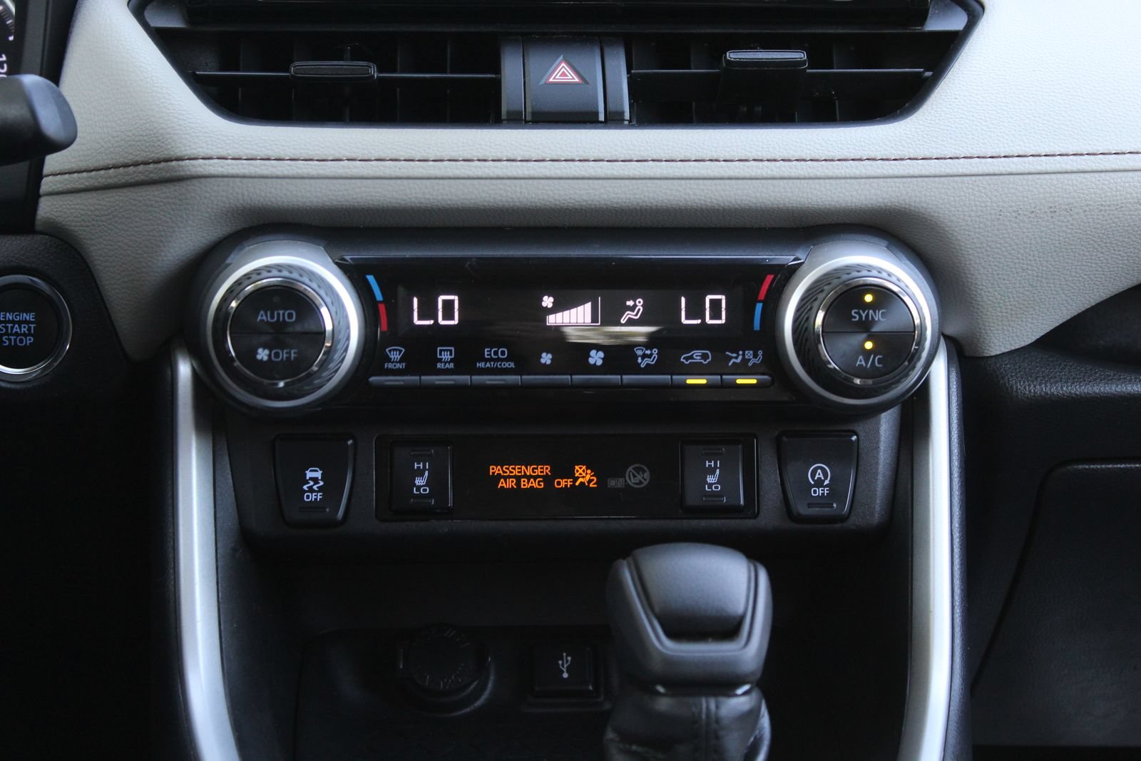 Used 2021 Toyota RAV4 XLE w/ Convenience Package AWD/4WD image 18