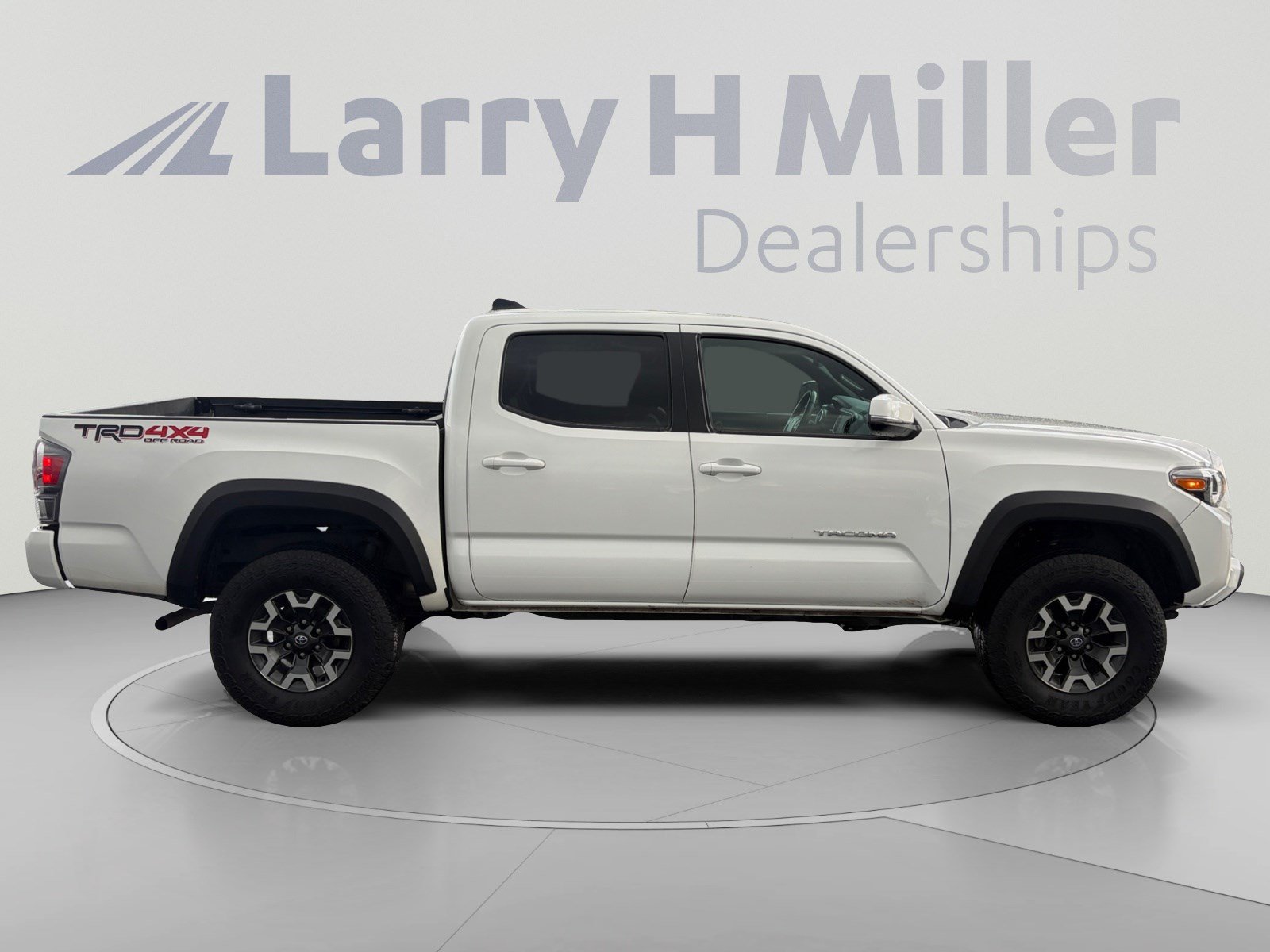 Used 2023 Toyota Tacoma TRD Off-Road w/ Technology Package AWD/4WD image 6