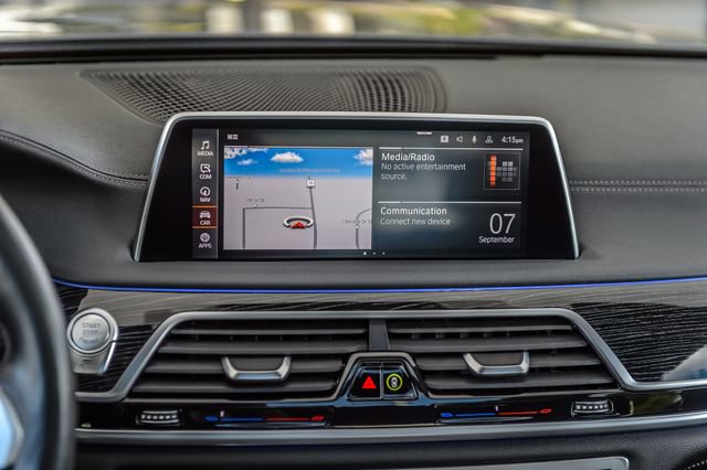 Used 2022 BMW 740i w/ M Sport Package RWD image 27