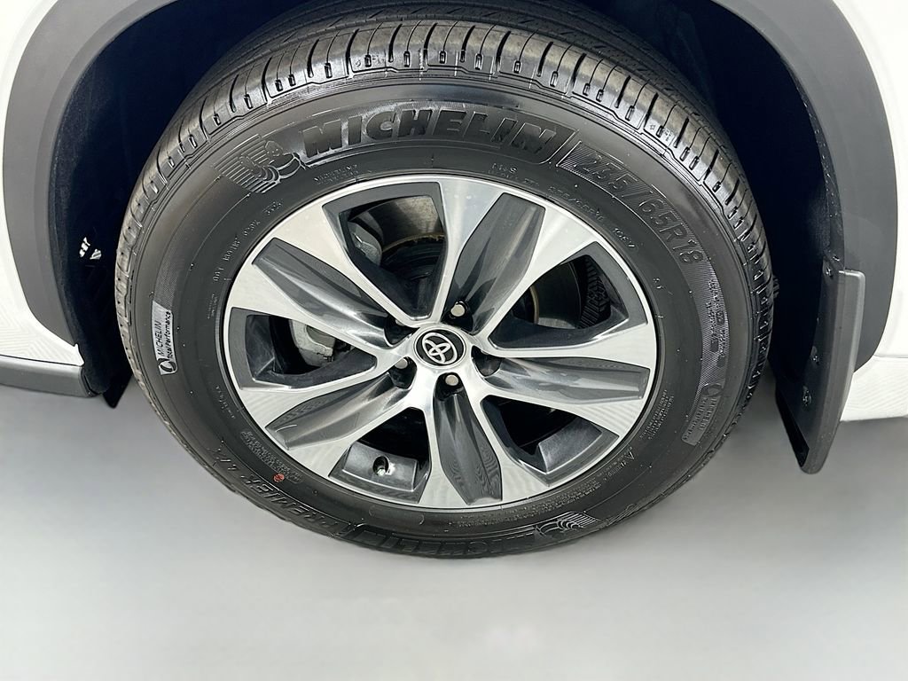 Certified 2026 Toyota Highlander XLE image 33