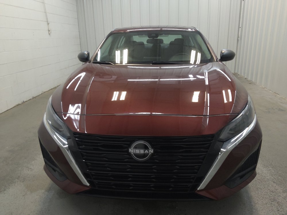 Used 2025 Nissan Altima 2.5 SV FWD image 15