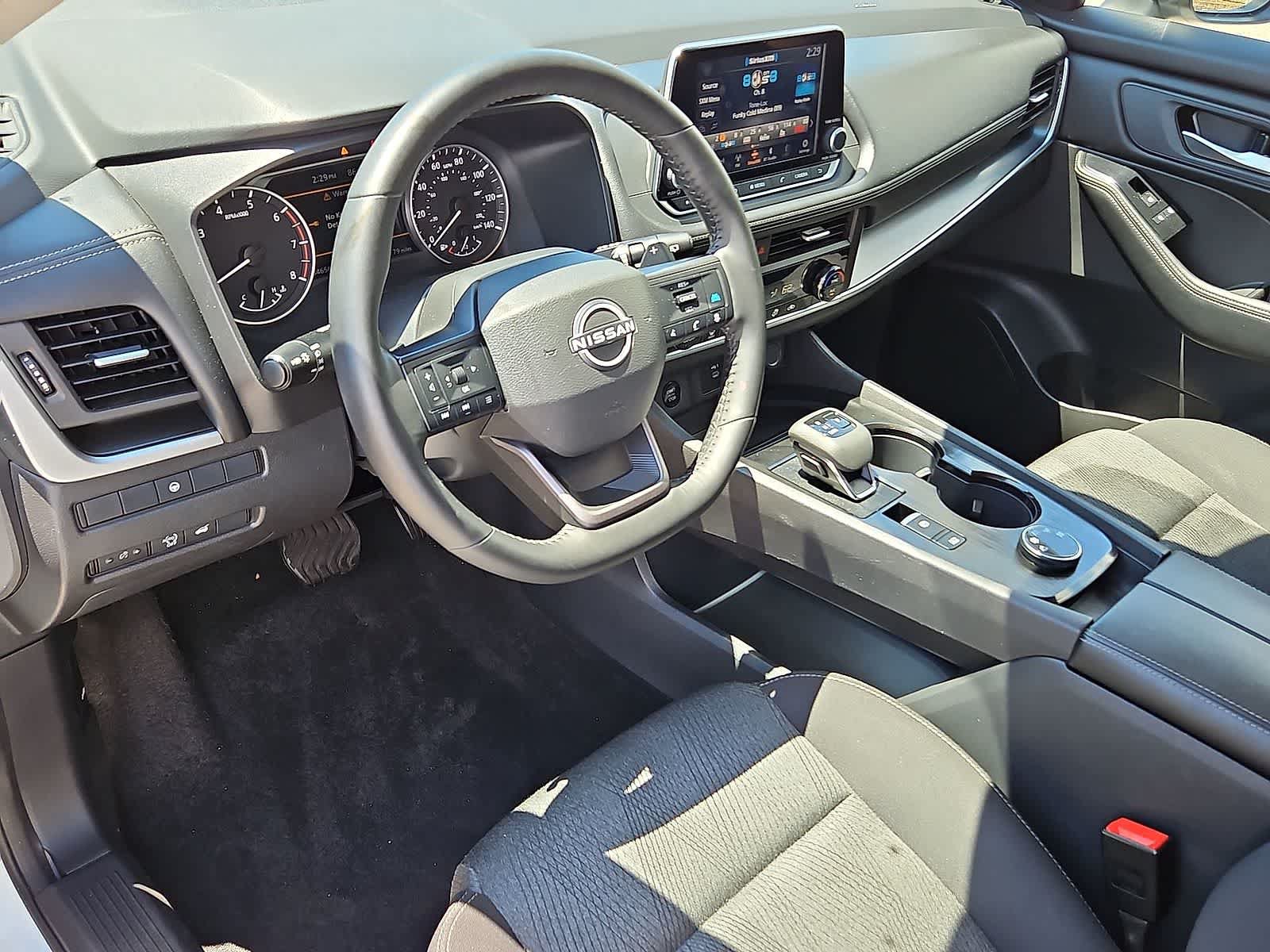 Used 2025 Nissan Rogue SV AWD/4WD image 14