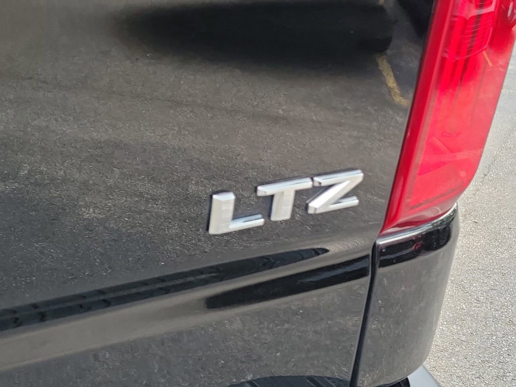 Used 2021 Chevrolet Silverado 1500 LTZ w/ LTZ Convenience Package II AWD/4WD image 9