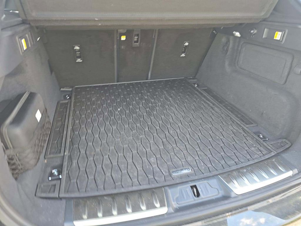 Used 2025 Jaguar F-PACE R-Dynamic S image 15