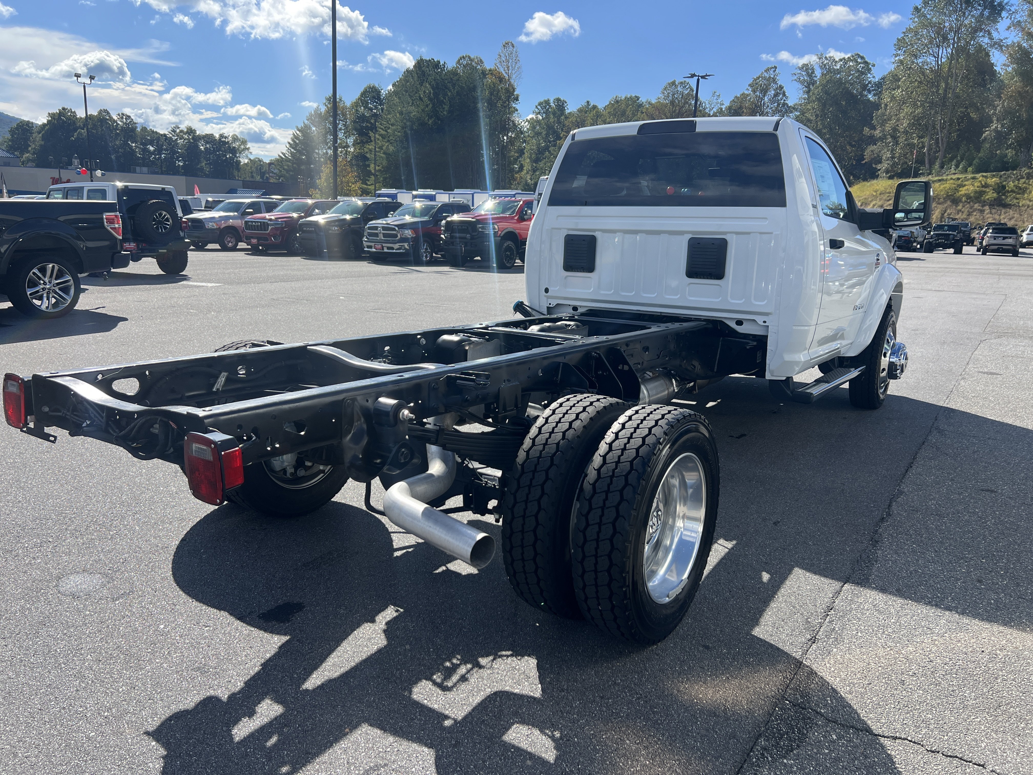 Used 2023 RAM 5500 SLT w/ Quick Order Package 2YG SLT AWD/4WD image 3