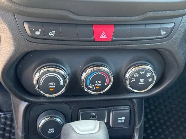 Used 2017 Jeep Renegade Latitude AWD/4WD image 21