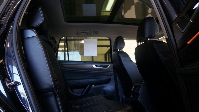 Certified 2025 Volkswagen Atlas SEL image 51