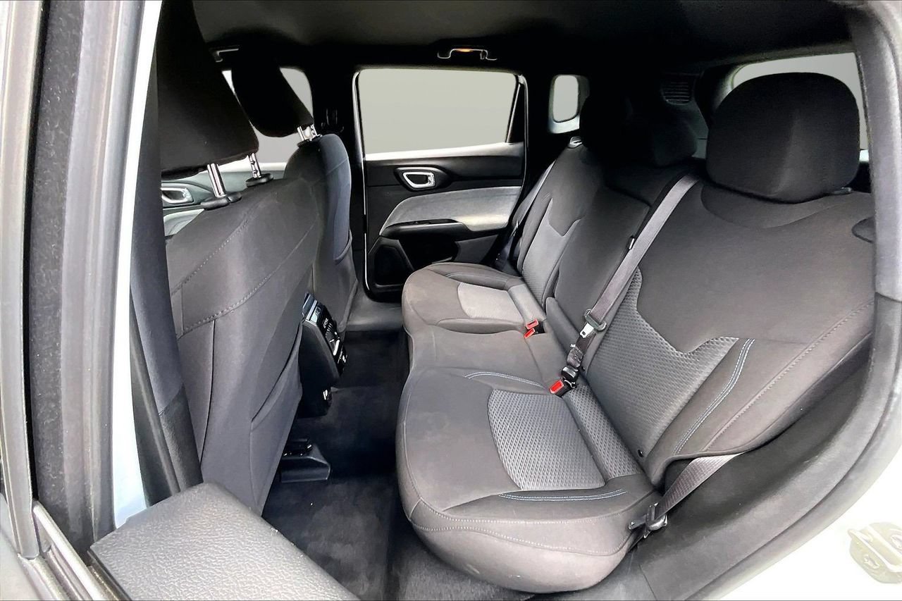 Used 2023 Jeep Compass Sport AWD/4WD image 21